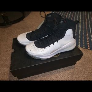 Underarmour Curry 4 men’s 10.5
